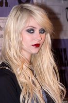 Taylor Momsen : taylor_momsen_1282583558.jpg