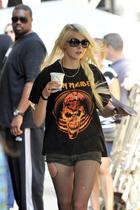 Taylor Momsen : taylor_momsen_1283474019.jpg