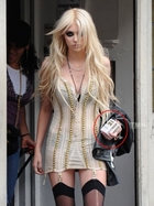 Taylor Momsen : taylor_momsen_1285025145.jpg