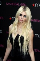 Taylor Momsen : taylor_momsen_1287931371.jpg