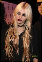 Taylor Momsen : taylor_momsen_1289228223.jpg