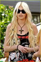 Taylor Momsen : taylor_momsen_1297551095.jpg