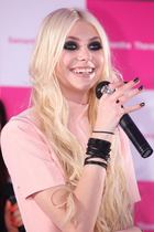 Taylor Momsen : taylor_momsen_1308570523.jpg