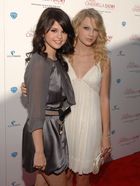 Taylor Swift : TI4U_u1221453959.jpg