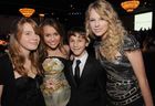 Taylor Swift : TI4U_u1236013245.jpg