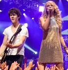 Taylor Swift : TI4U_u1237405284.jpg