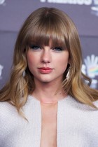 Taylor Swift : ashley-leggat-1360228751.jpg