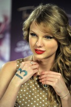 Taylor Swift : taylor-swift-1320775945.jpg