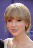 Taylor Swift : taylor-swift-1329703392.jpg