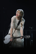 Taylor Swift : taylor-swift-1332198889.jpg