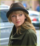 Taylor Swift : taylor-swift-1364365440.jpg