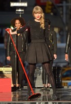 Taylor Swift : taylor-swift-1372449215.jpg