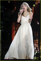 Taylor Swift : taylor-swift-1372877893.jpg