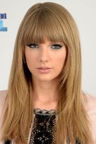 Taylor Swift : taylor-swift-1395676960.jpg
