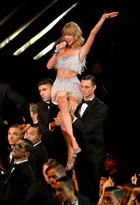 Taylor Swift : taylor-swift-1413046378.jpg