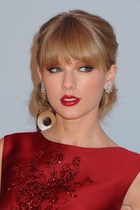 Taylor Swift : taylor-swift-1413391313.jpg