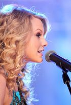 Taylor Swift : taylor_swift_1213881478.jpg