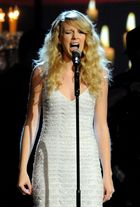 Taylor Swift : taylor_swift_1227758312.jpg