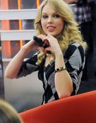 Taylor Swift : taylor_swift_1235150360.jpg