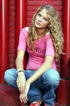 Taylor Swift : taylor_swift_1240202064.jpg