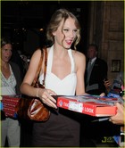 Taylor Swift : taylor_swift_1251052855.jpg