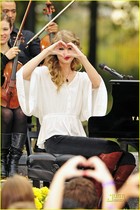 Taylor Swift : taylor_swift_1288200895.jpg