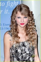 Taylor Swift : taylor_swift_1288382106.jpg