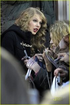 Taylor Swift : taylor_swift_1289061896.jpg