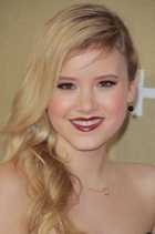 Taylor Spreitler : taylor-spreitler-1392306783.jpg