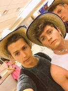 The Vamps : the-vamps-1444052521.jpg