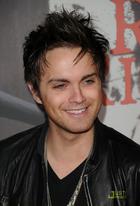 Thomas Dekker : shiloh-fernandez-1318353779.jpg