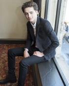 Timothee Chalamet : timothee-chalamet-1677021059.jpg