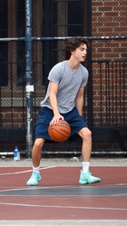 Timothee Chalamet : timothee-chalamet-1690308175.jpg