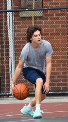 Timothee Chalamet : timothee-chalamet-1690308237.jpg