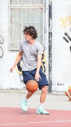 Timothee Chalamet : timothee-chalamet-1690398099.jpg