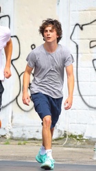 Timothee Chalamet : timothee-chalamet-1690399833.jpg