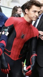 Tom Holland : tom-holland-1578248493.jpg