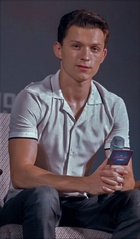 Tom Holland : tom-holland-1632760013.jpg