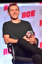 Tom Holland : tom-holland-1671648088.jpg