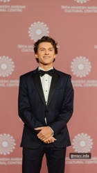 Tom Holland : tom-holland-1680481989.jpg