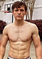 Tom Holland : tom-holland-1685640296.jpg