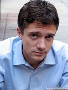 Topher Grace : TI4U_u1135919509.jpg