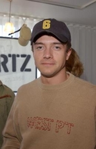 Topher Grace : TI4U_u1137182260.jpg