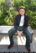 Topher Grace : TI4U_u1139766983.jpg