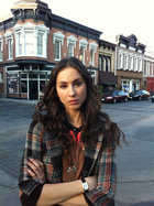 Troian Bellisario : troian-bellisario-1338361151.jpg