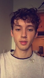 Troye Sivan : troye-sivan-1466707321.jpg