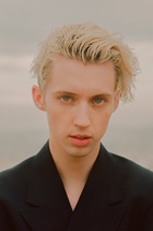 Troye Sivan : troye-sivan-1526664241.jpg