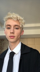 Troye Sivan : troye-sivan-1536706501.jpg