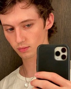 Troye Sivan : troye-sivan-1580979602.jpg