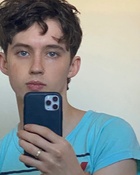 Troye Sivan : troye-sivan-1593392221.jpg